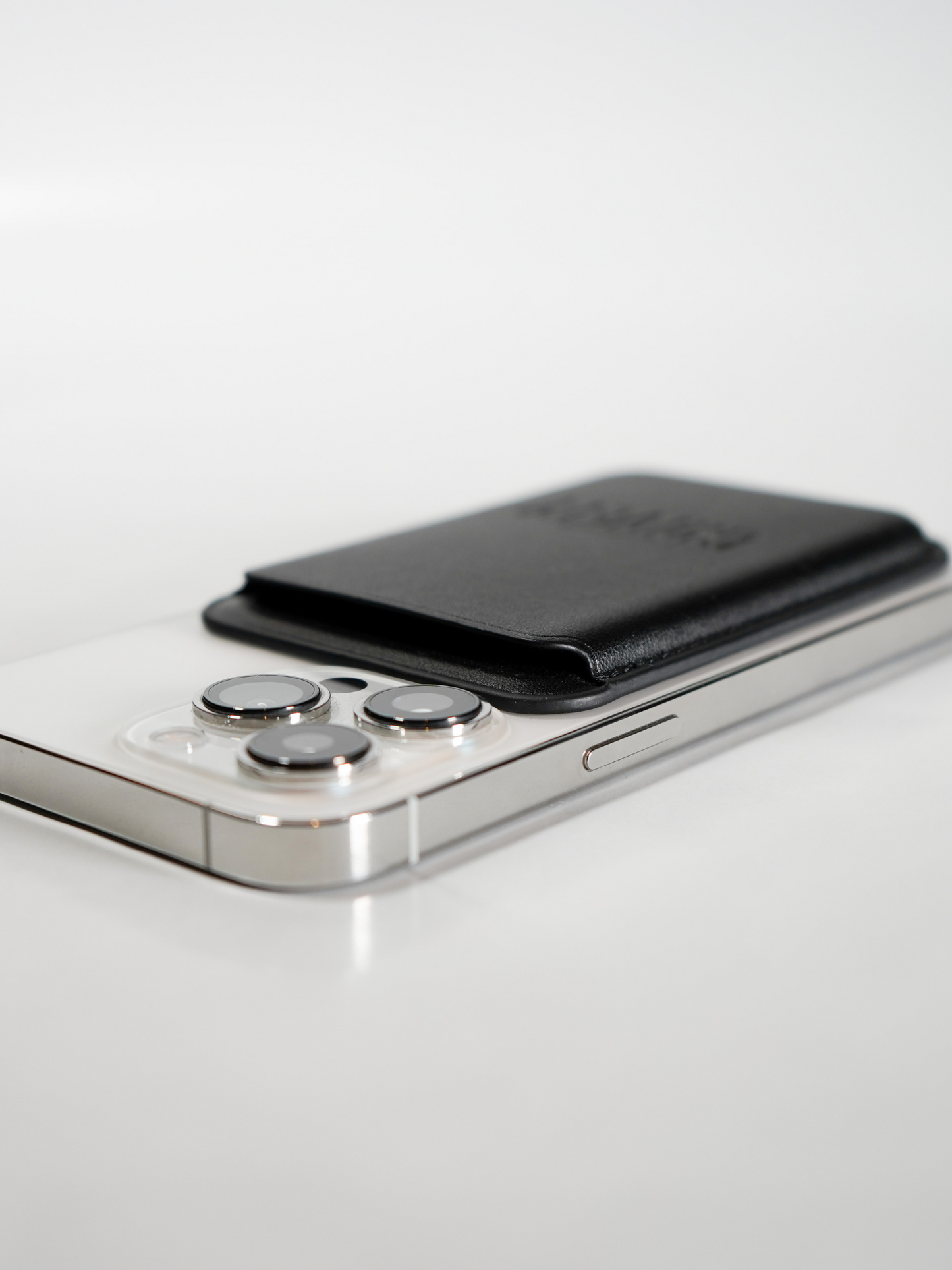 MagSafe Card Holder 'KEEP IT CLEAN'