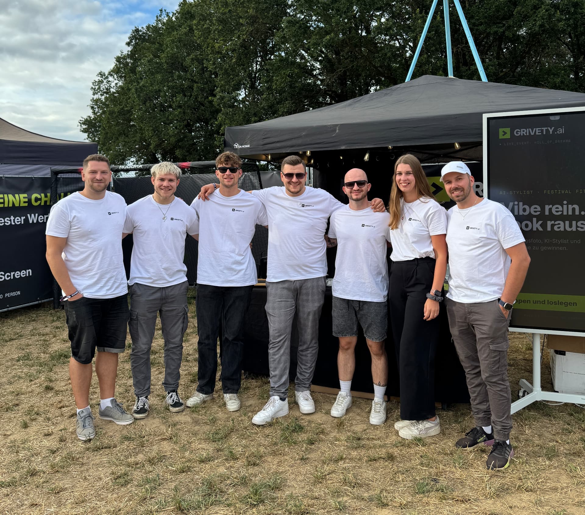 Das GRIVETY.ai Team am Hill of Dreams Stand