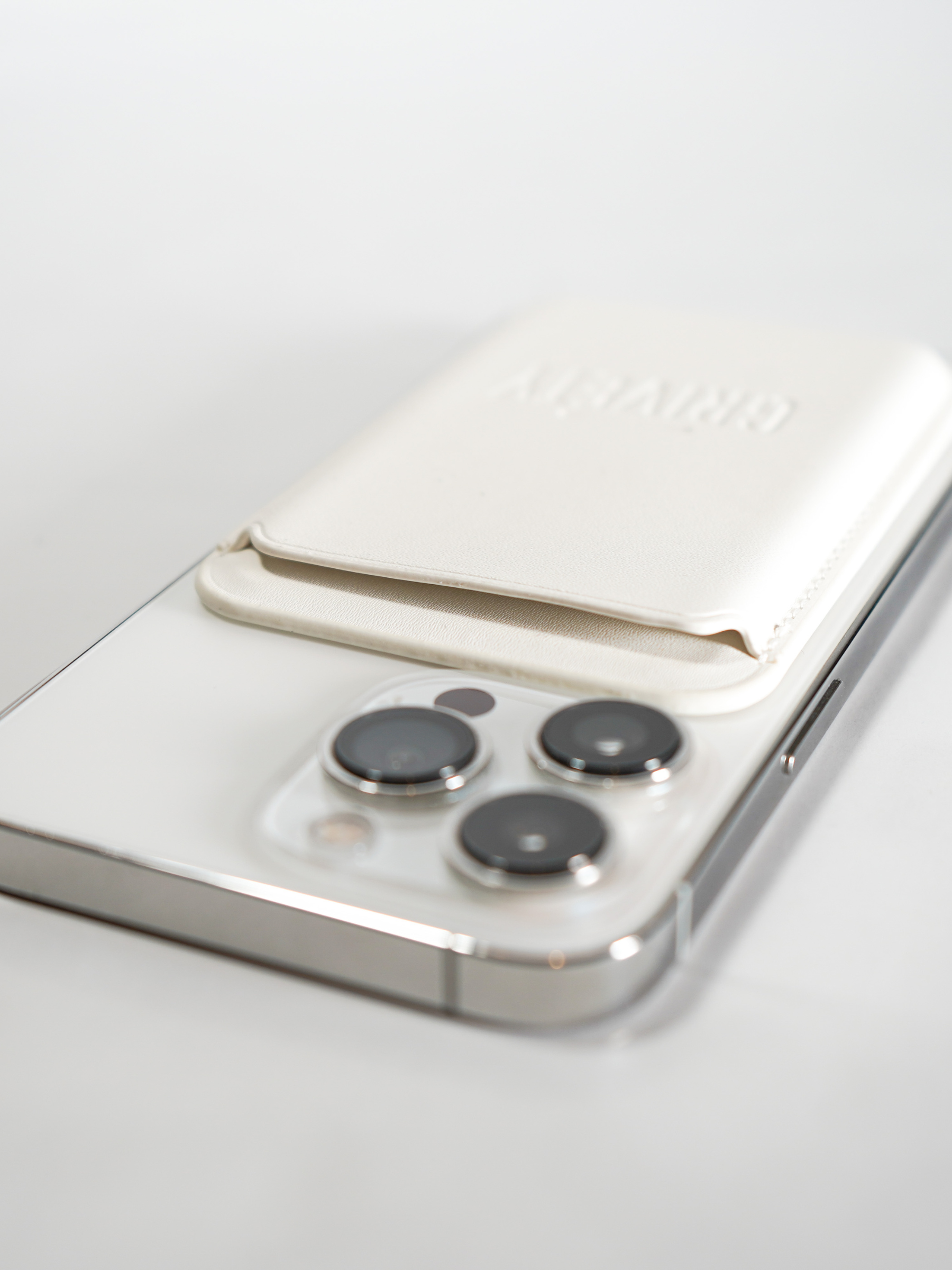 MagSafe Card Holder 'KEEP IT CLEAN'
